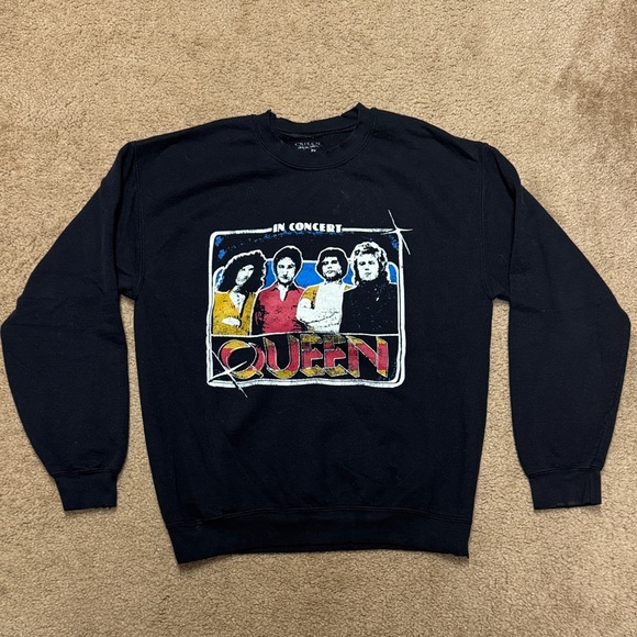 Daydreamer Tops - Daydreamer Queen women distressed crewneck sweatshirt. Small